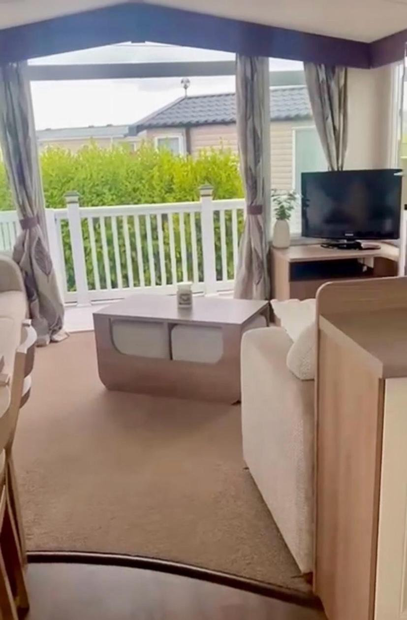 Caravan Church Farm Holiday Village Pagham Exterior foto