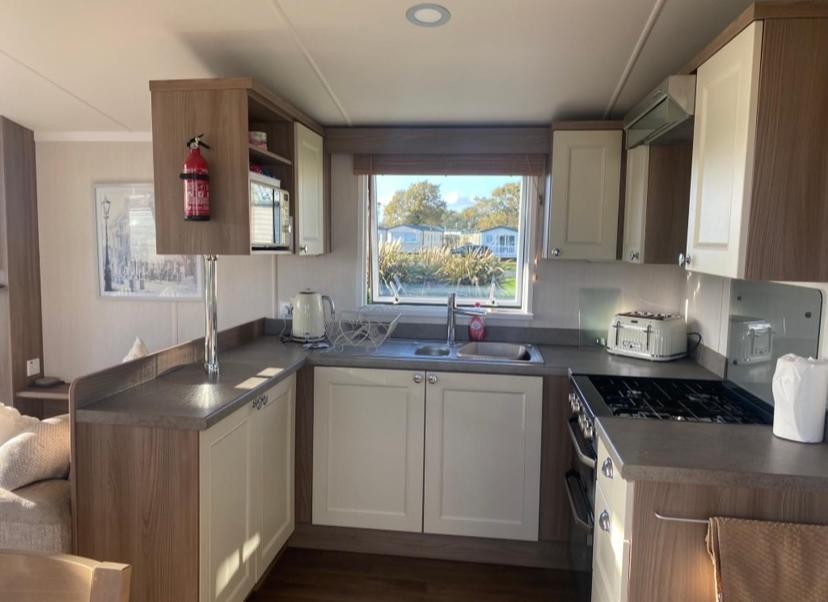 Caravan Church Farm Holiday Village Pagham Exterior foto